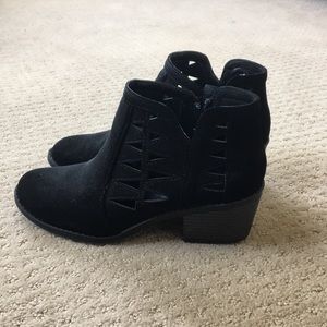 Black SODA ankle boots!